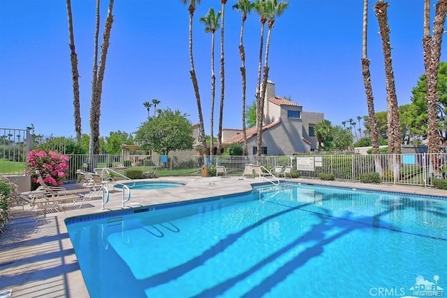 316 Forest Hills Dr, Rancho Mirage, CA 92270 - community pool with a patio