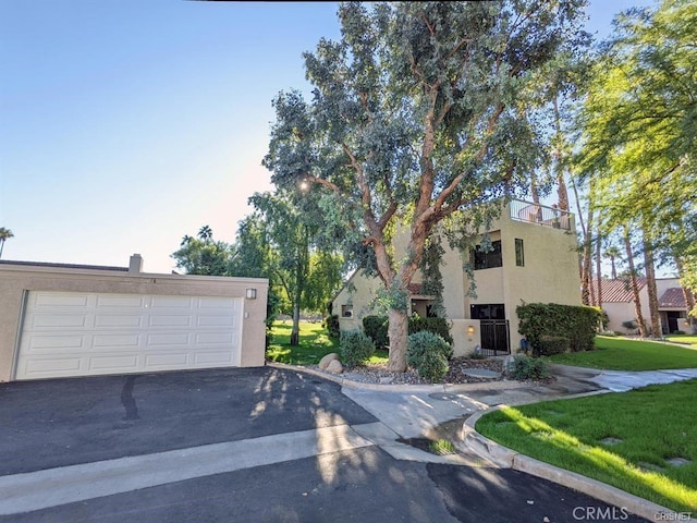316 Forest Hills Dr, Rancho Mirage, CA 92270 - view of front of house with a garage, stucco siding, and a front yard