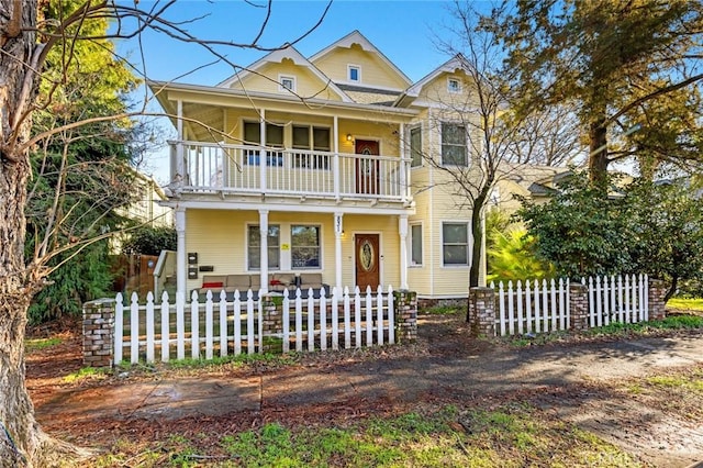 831 Rio Chico Way, Chico, CA 95928 - view of front facade featuring a balcony, covered porch, and a fenced front yard