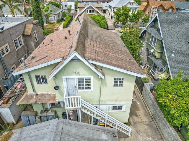 1522 2nd Ave, Los Angeles, CA 90019 - back of property with stucco siding and a residential view