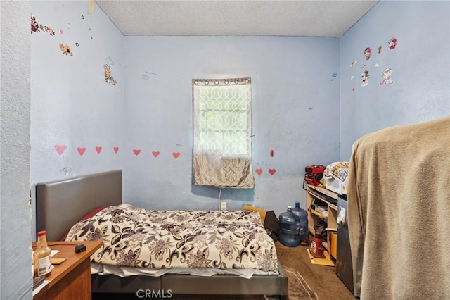 673 W 9th St, San Bernardino, CA 92410 - bedroom featuring carpet flooring and a textured ceiling