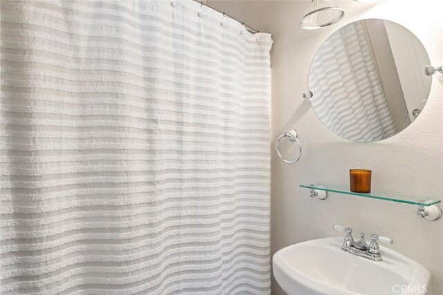 38855 Bella Vista Rd, Temecula, CA 92592 - bathroom featuring a sink