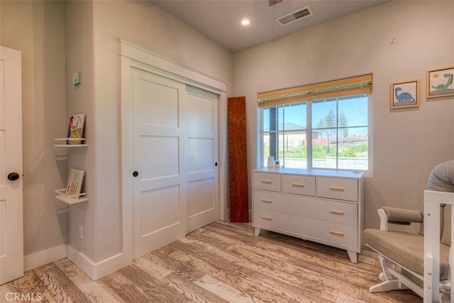 5981 Kibler Rd, Paradise, CA 95969 - living area featuring light wood-style flooring, recessed lighting, and baseboards