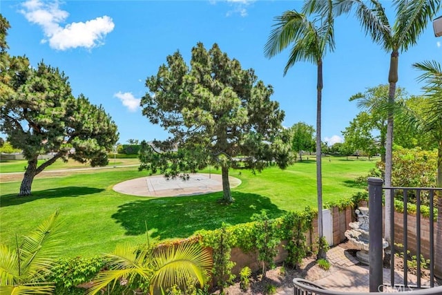 21772 Windsong Cir, Huntington Beach, CA 92646 - view of community with a yard