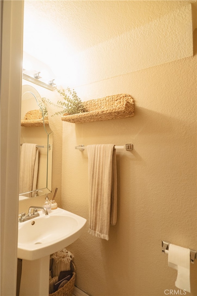 310 Buena Vista Ct, Merced, CA 95348 - view of bathroom