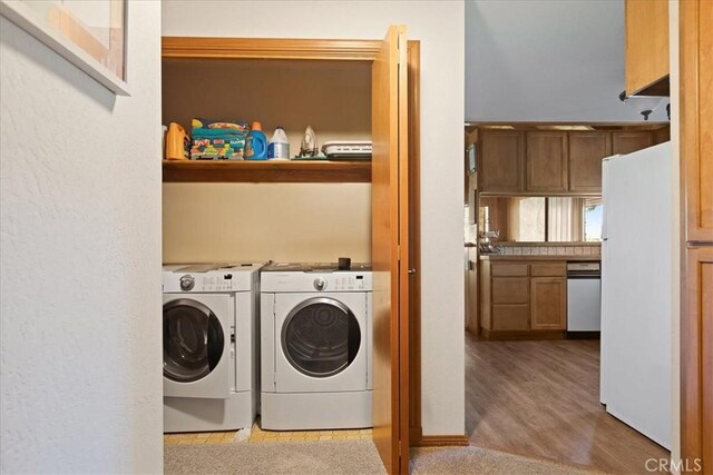 267 Pioneer Rd, Lake Arrowhead, CA 92317 - laundry area with washing machine and clothes dryer and wood finished floors