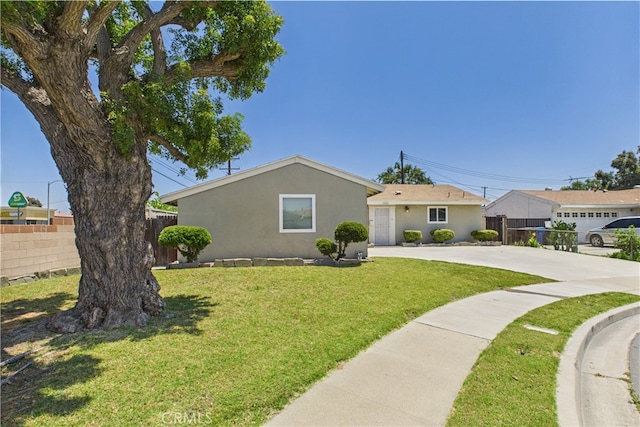 view of front of property featuring stucco siding and driveway