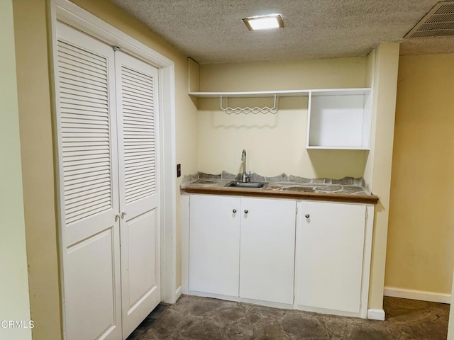 1810 Ramona Ave Unit 15, South Pasadena, CA 91030 - indoor wet bar with a textured ceiling and baseboards