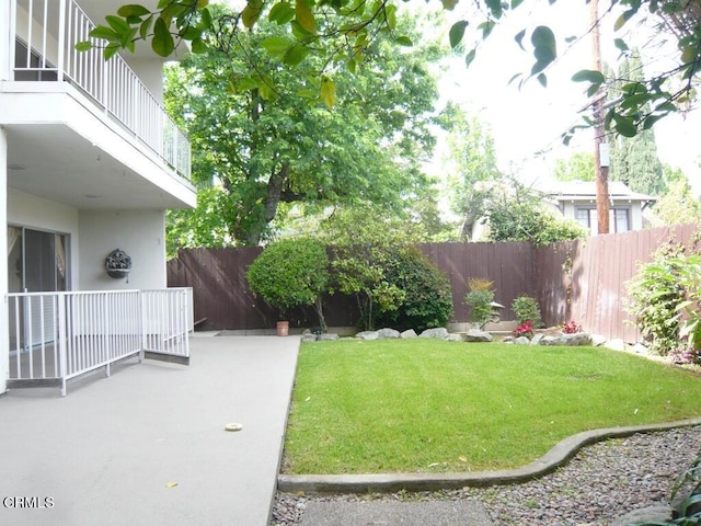 1810 Ramona Ave Unit 15, South Pasadena, CA 91030 - fenced backyard featuring a patio and a balcony