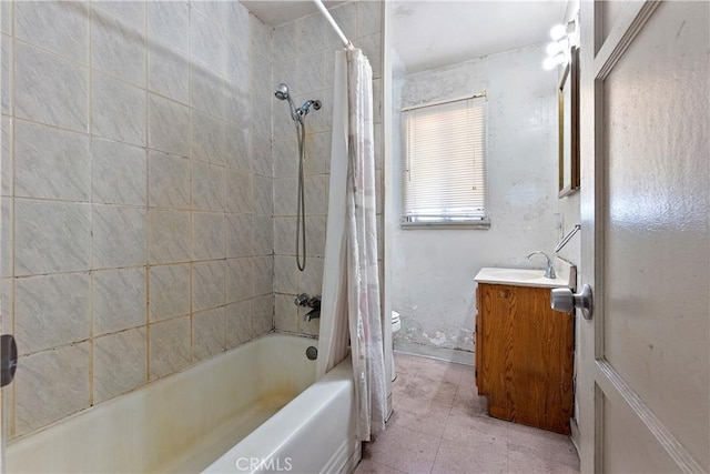 full bathroom with shower / bath combo with shower curtain, vanity, and toilet