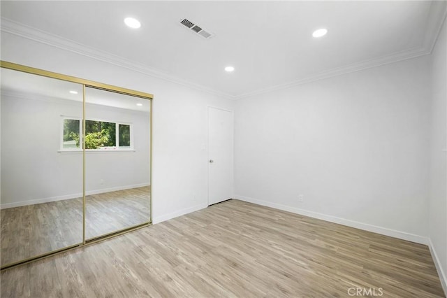 575 Winona Way, Pasadena, CA 91103 - unfurnished bedroom featuring wood finished floors, recessed lighting, baseboards, crown molding, and a closet