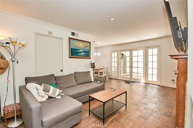 living room with crown molding, wood finished floors, baseboards, and recessed lighting