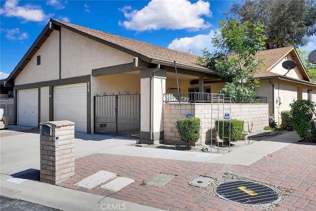 638 W Villa Chaparral Rd, San Jacinto, CA 92583 - view of side of home with stucco siding, an attached garage, and driveway