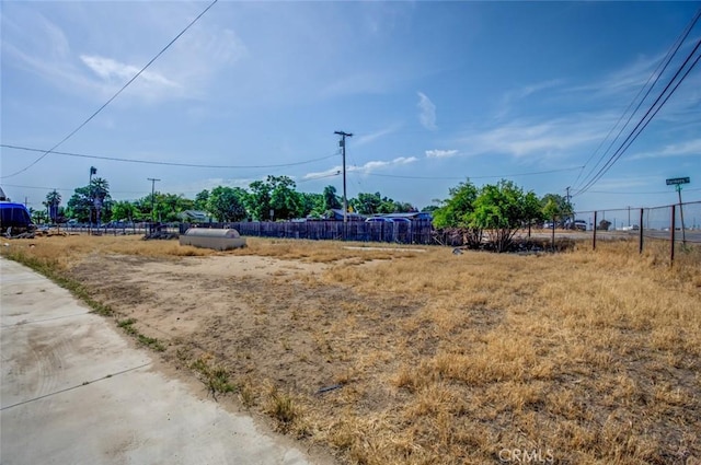 5915 Weedpatch, Bakersfield, CA 93307 - view of yard