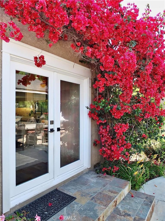 1820 Carfax Ave, Long Beach, CA 90815 - entrance to property with french doors