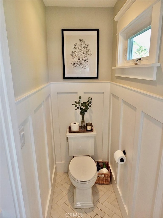 1820 Carfax Ave, Long Beach, CA 90815 - bathroom featuring a decorative wall, toilet, and wainscoting