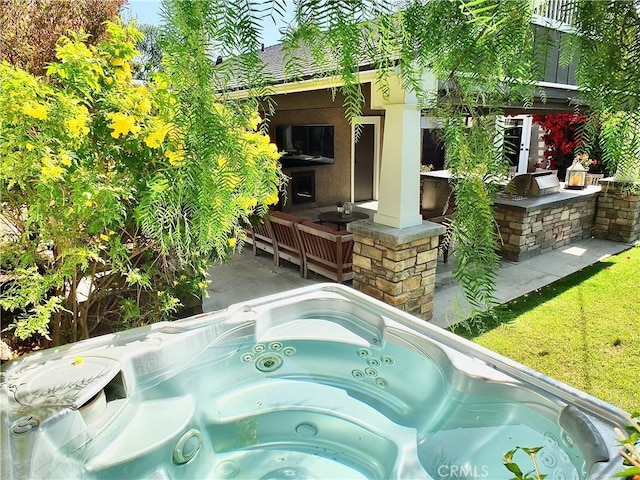 1820 Carfax Ave, Long Beach, CA 90815 - view of swimming pool featuring a hot tub, a patio, and exterior kitchen