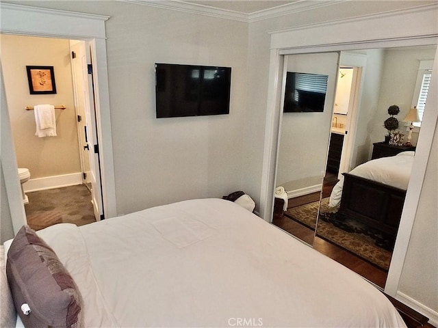 1820 Carfax Ave, Long Beach, CA 90815 - bedroom featuring baseboards, crown molding, a closet, and ensuite bathroom