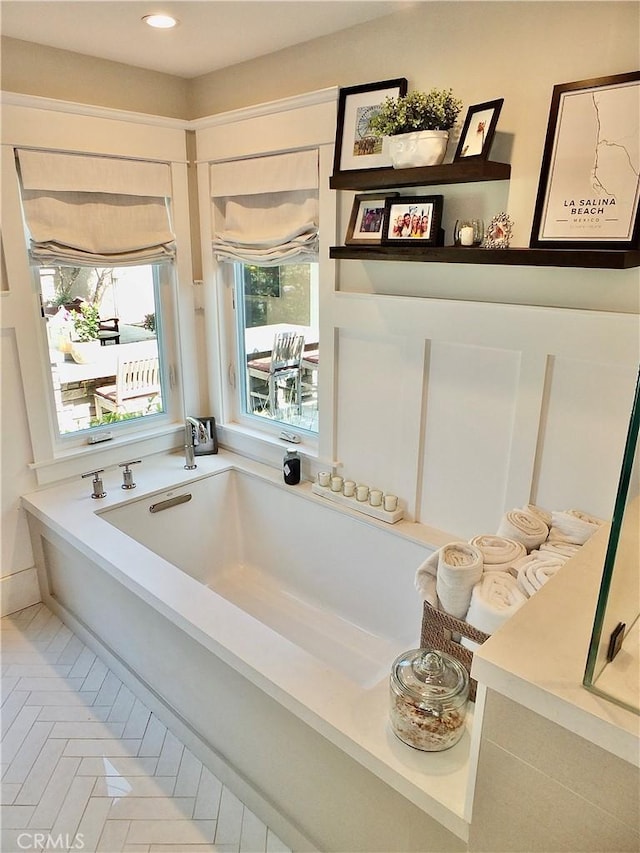 1820 Carfax Ave, Long Beach, CA 90815 - bathroom featuring a garden tub and recessed lighting