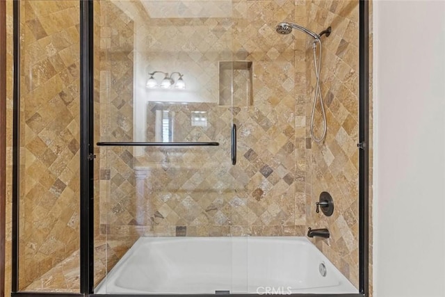 14667 Tyler St, Sylmar, CA 91342 - full bath featuring enclosed tub / shower combo