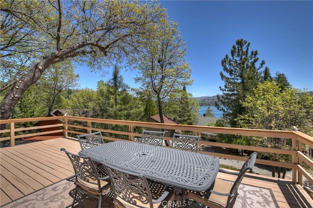27559 N Bay, Lake Arrowhead, CA 92352 - deck with outdoor dining area and a mountain view