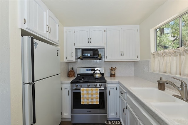 27559 N Bay, Lake Arrowhead, CA 92352 - kitchen with freestanding refrigerator, stainless steel gas range oven, black microwave, a sink, and light countertops