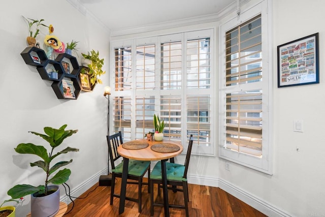 1465 C St Unit 3416, San Diego, CA 92101 - dining area featuring baseboards, plenty of natural light, wood finished floors, and ornamental molding
