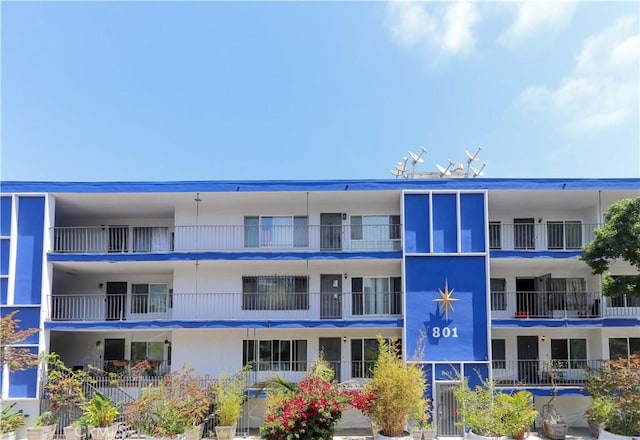 801 E 1st St Unit 17, Long Beach, CA 90802 - view of apartment building / complex