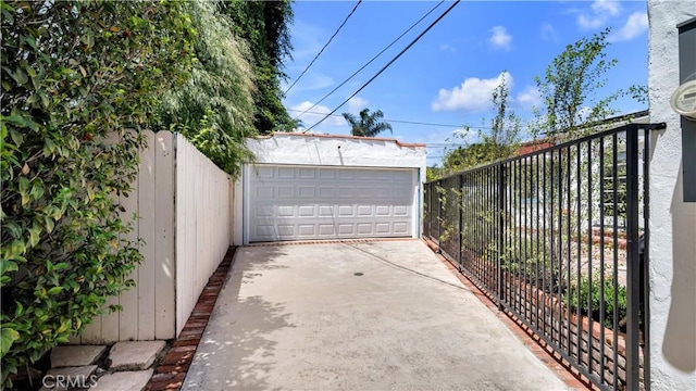 2336 N Riverside Dr, Santa Ana, CA 92706 - view of detached garage