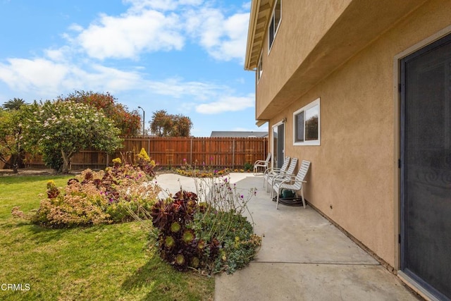 9502 El Portal Ct, Ventura, CA 93004 - view of yard featuring a patio area