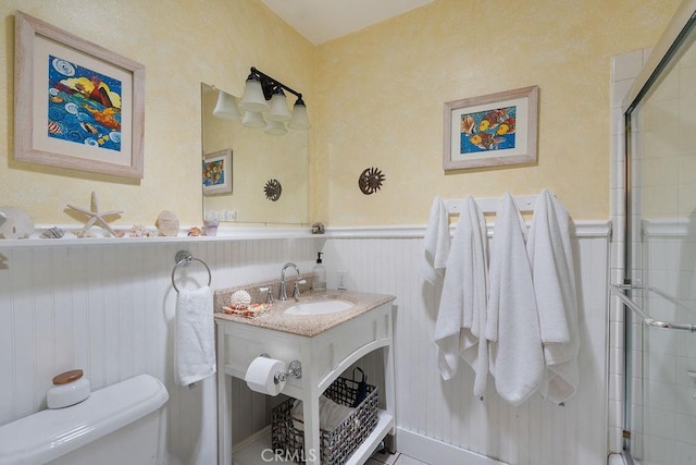 577 S Albertson Ave, Covina, CA 91723 - bathroom with toilet, wainscoting, tiled shower, and vanity