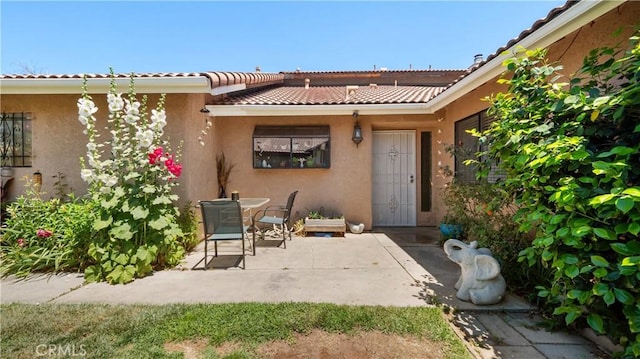 3458 Santa Barbara Ct, Palmdale, CA 93550 - entrance to property with a patio, stucco siding, and a tile roof