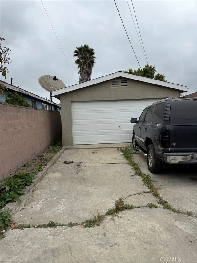 1030 E M St, Wilmington, CA 90744 - view of detached garage