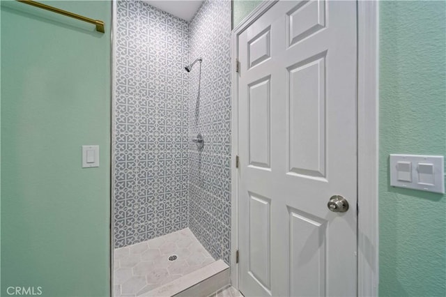 18189 Kalin Ranch Dr, Victorville, CA 92395 - full bathroom featuring tiled shower and a textured wall