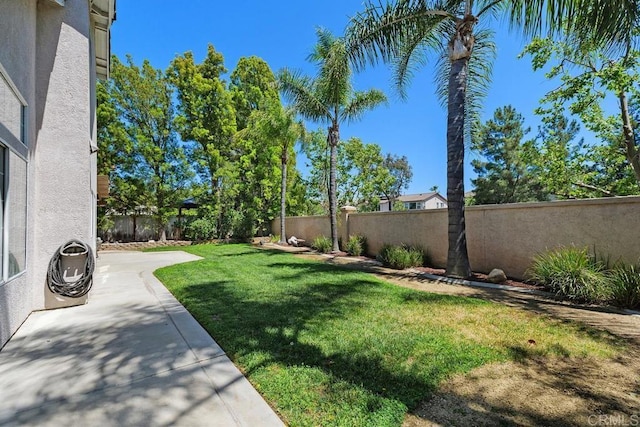 32175 Via Flore, Temecula, CA 92592 - fenced backyard with a patio area