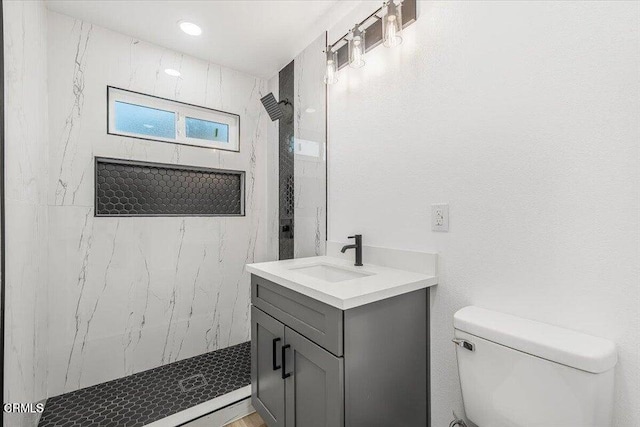 430 La Canada Ave, Oxnard, CA 93033 - full bathroom featuring tiled shower and vanity