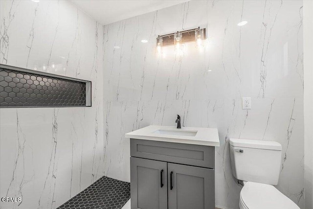 430 La Canada Ave, Oxnard, CA 93033 - bathroom featuring tile walls and vanity