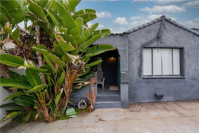 3119 Larga Ave, Los Angeles, CA 90039 - view of exterior entry with stucco siding and crawl space