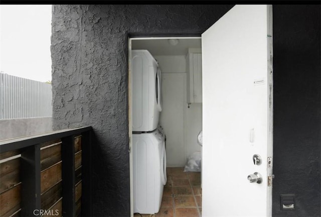 3119 Larga Ave, Los Angeles, CA 90039 - bathroom featuring stacked washer and clothes dryer