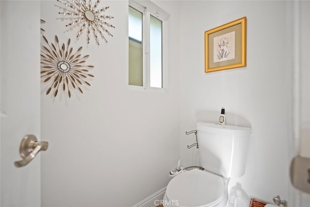 6617 Oak Forest Dr, Oak Park, CA 91377 - bathroom featuring toilet