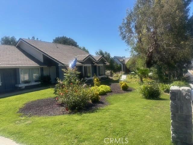 11420 Lasselle St, Moreno Valley, CA 92557 - view of green lawn