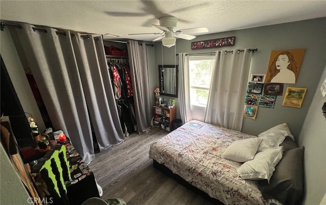 11420 Lasselle St, Moreno Valley, CA 92557 - bedroom featuring wood finished floors, a textured ceiling, a ceiling fan, and a closet
