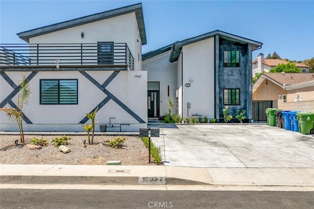 17465 Tuscan Dr, Granada Hills, CA 91344 - contemporary house featuring stucco siding and a balcony