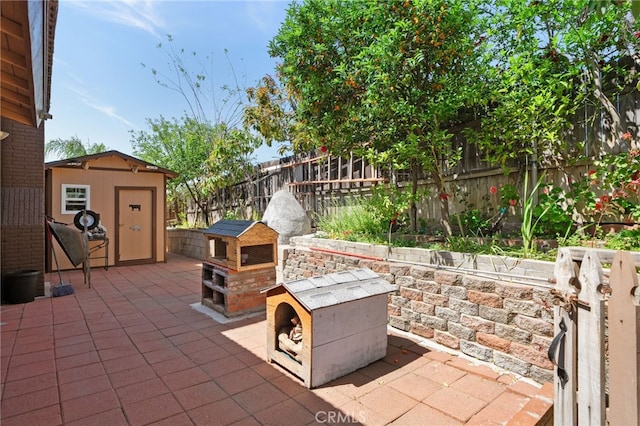 756 W Fontlee Ln, Rialto, CA 92376 - fenced backyard with a patio