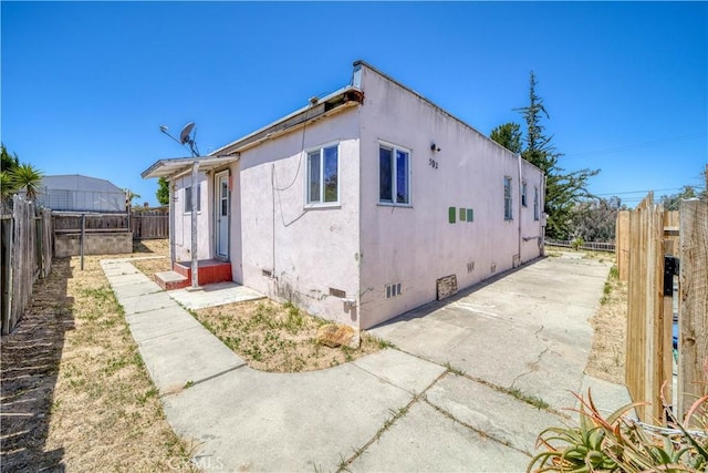 502 Robert Ct, Nipomo, CA 93444 - view of side of property with crawl space, a fenced backyard, a patio, and stucco siding