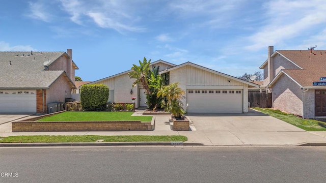 1531 Lakehurst St, Oxnard, CA 93030 - view of front facade featuring driveway and an attached garage