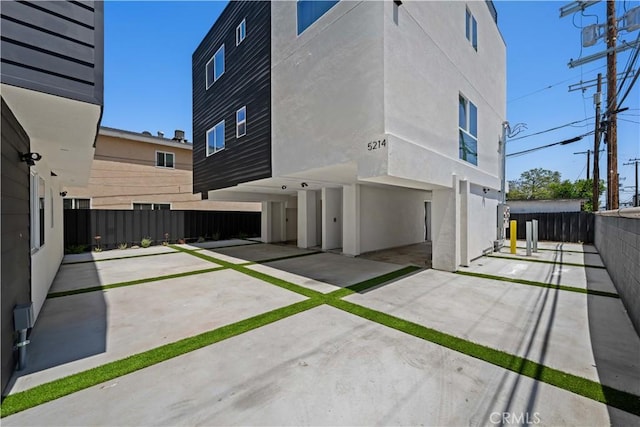 5218 Auckland Ave, Toluca Lake, CA 91601 - back of property with stucco siding