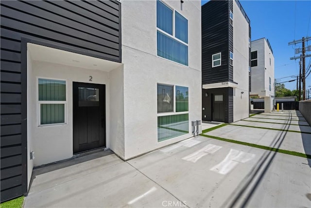 5218 Auckland Ave, Toluca Lake, CA 91601 - view of exterior entry with stucco siding and a patio area