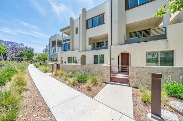 143 Frame, Irvine, CA 92618 - view of property featuring a fenced front yard