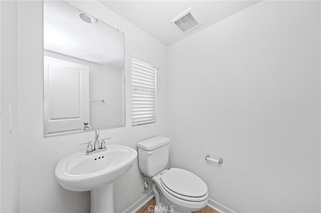 143 Frame, Irvine, CA 92618 - bathroom with toilet and baseboards